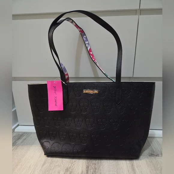 NWT Betsey Johnson Skull Tote w/ Wallet - Picture 2 of 5